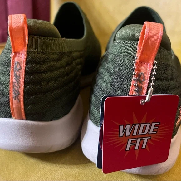 NWT Sz 12- sketchers wide fit memory foam. Army green with pattern - Picture 4 of 6